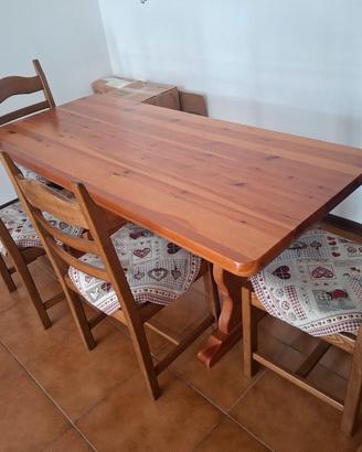 Tavolo con sedie