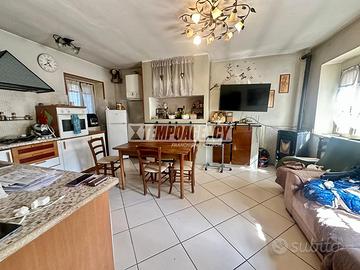 PORZIONE DI CASA CON STALLA A PALAGANO