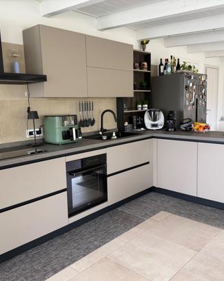 Acquistati nel 2023, come nuovi.