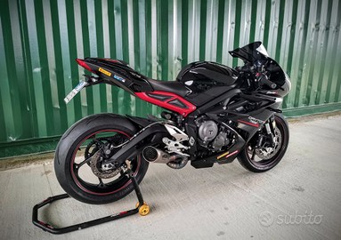 Daytona 765 street triple 765 r