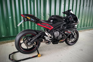 Daytona 765 street triple 765 r
