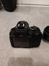 Nikon D3200 con obbiettivi e accessori