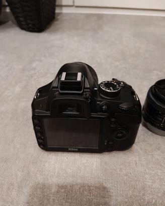 Nikon D3200 con obbiettivi e accessori