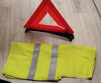 triangolo e giubbotto catarifrangente