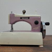 macchina da cucire necchi