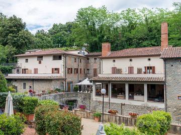 Immobile di 1750 m² con più di 5 locali a Loro Ciu