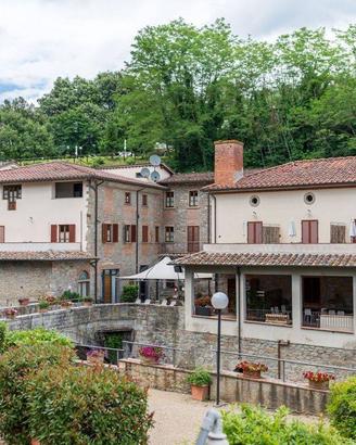 Immobile di 1750 m² con più di 5 locali a Loro Ciu