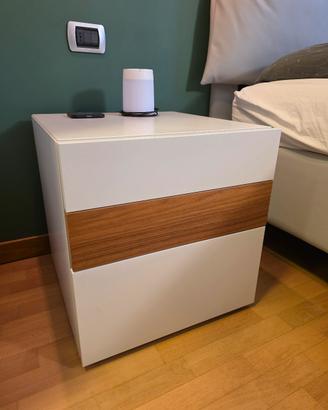 2 Comodini in legno laccato opaco, cassetto noce