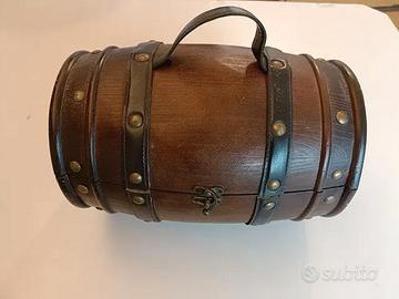 Botte forziere legno pelle borchie