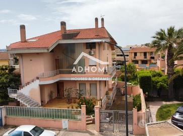 Come villa, ampio giardino, taverna e 2 garage