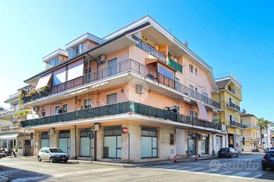 4 LOCALI A SAN BENEDETTO DEL TRONTO