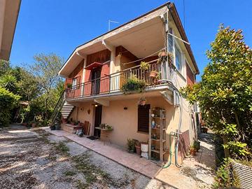 Laurentina la torretta porzione villa