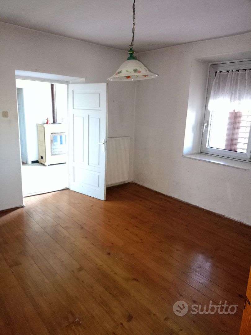 Porzione di casa: due appartamenti e terreno - Vista 3