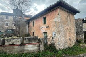 CASA DI CORTE A VEROLI