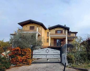 Villa bifamiliare