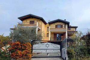 Villa bifamiliare