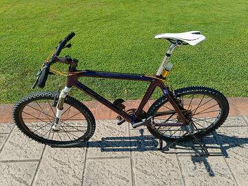 Mountain bike in carbonio C4 monoscocca