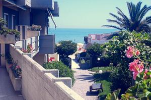 Trilocale in residence confinante con la spiaggia