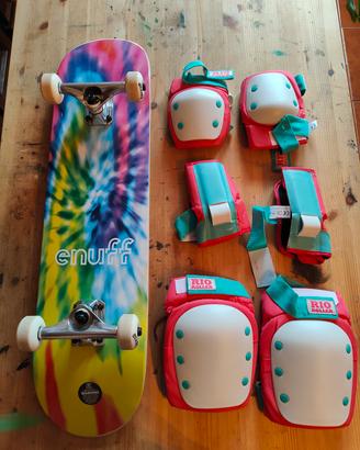 Tavola da skate skateboard e protezioni