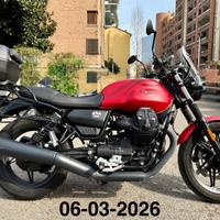 Moto Guzzi V7 Stone 2023 Rossa