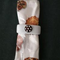 Portatovagliolo in ceramica e tovagliolo abbinato.