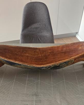 Barca in legno intagliata a mano