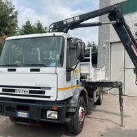 Iveco Eurocargo 180E28K Ribaltab. Trilat + Gru