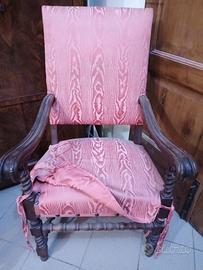 Poltrona in noce del novecento 