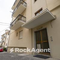 TRILOCALE CON AMPIO TERRAZZO