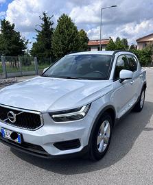 Volvo XC40 T2  Benzina   mod.Momentum Core  MY2022