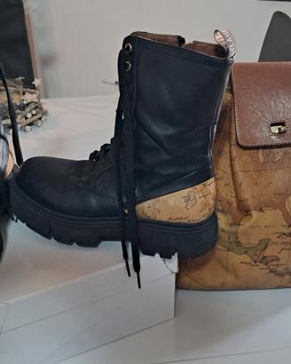 anfibi  neri prima classe con borsa zaino  prima c