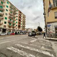 NEGOZIO A NAPOLI