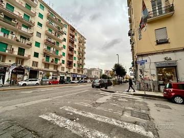 NEGOZIO A NAPOLI