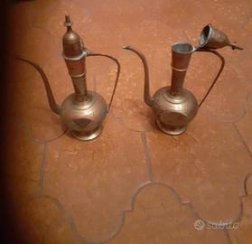 Teiere decorative in ottone lavorato