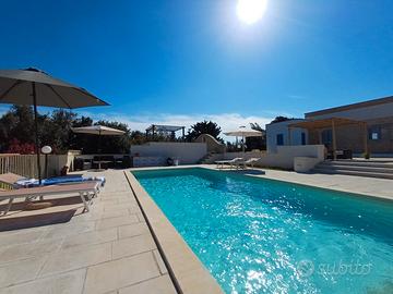 Residence con piscina tra gli ulivi in Salento