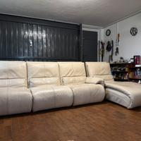 DIVANO CHATEAU D’AX IN PELLE