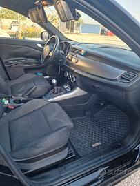 Ricambi + Tappezzeria alfa romeo giulietta 2013