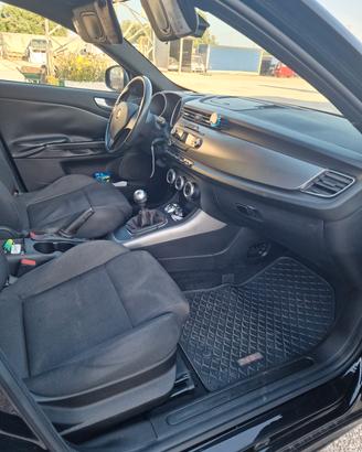 Ricambi + Tappezzeria alfa romeo giulietta 2013