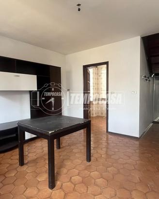 CASA SEMINDIPENDENTE