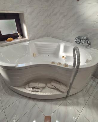 vasca idromassaggio jacuzzi