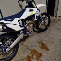 Husqvarna FC 450 no Honda KTM