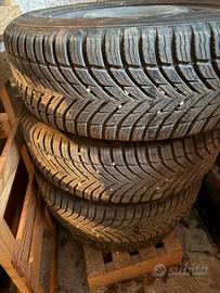 4 Gomme 4 Stagioni Nokian 195/60 R15 + cerchi 6 mm