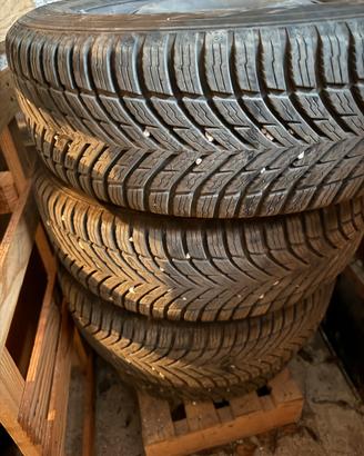 4 Gomme 4 Stagioni Nokian 195/60 R15 + cerchi 6 mm