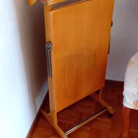 Poggia giacca e pantaloni da camera d'altri tempi