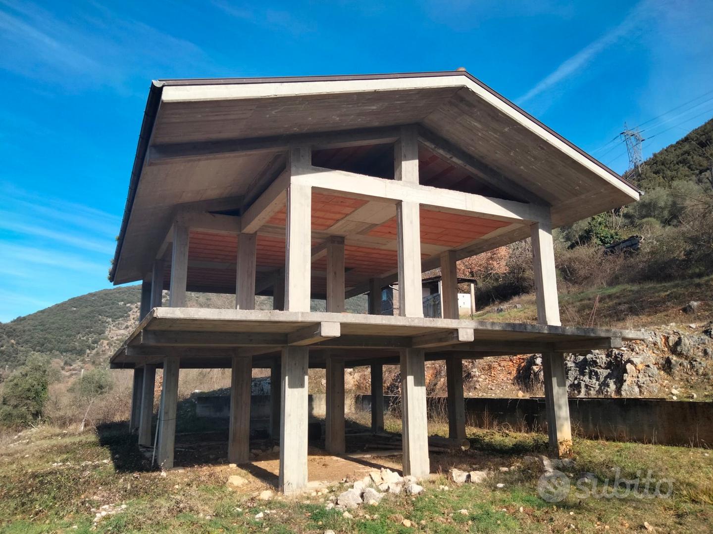 Terreno e casa in costruzione - Vista 3