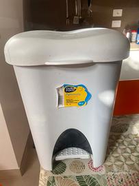 Secchio per la spazzatura con pedale
