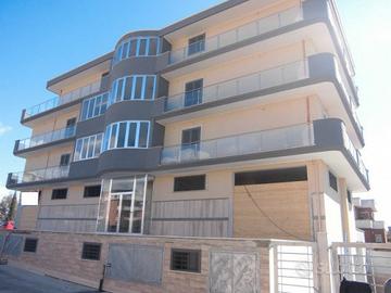 Tor san lorenzo: appartamento con balcone