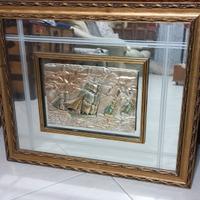 cornice con specchio e bassorilievo