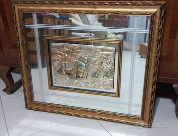 cornice con specchio e bassorilievo