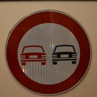 cartello stradale, divieto di sorpasso 